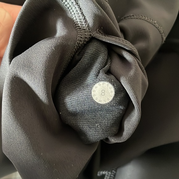 Charcoal Grey Lululemon leggings - Picture 4 of 4